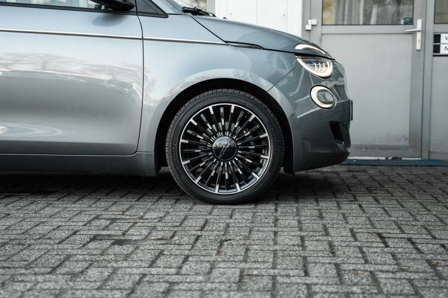Fiat 500C Icon 42 kWh | 17"LMV | Camera | Chrome pakket