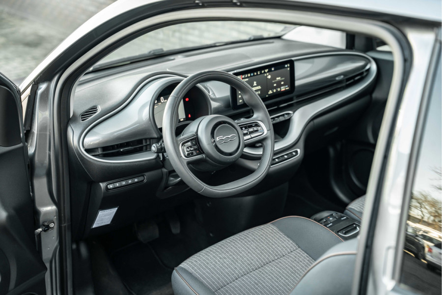 Fiat 500C Icon 42 kWh | 17"LMV | Camera | Chrome pakket
