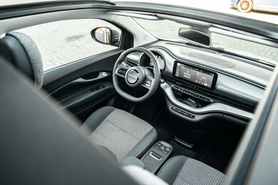 Fiat 500C Icon 42 kWh | 17"LMV | Camera | Chrome pakket