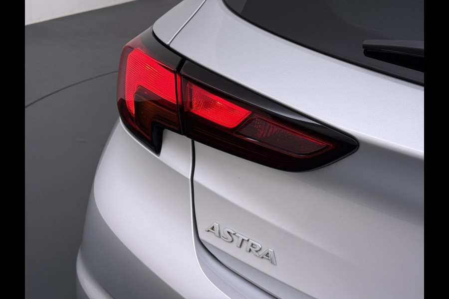 Opel Astra 1.4 Launch Elegance VAN € 18.900 ,- VOOR € 15.877,- UW LENTEVOORDEEL € 3.023,-! | AUTOMAAT | AGR STOELEN | CAMERA | STOEL- & STUURWIELVERWARMING | NAVIGATIE | GOED ONDERHOUDEN | AFNEEMBARE TREKHAAK | INCL. 12 MND BOVAG GARANTIE