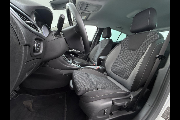 Opel Astra 1.4 Launch Elegance VAN € 18.900 ,- VOOR € 15.877,- UW LENTEVOORDEEL € 3.023,-! | AUTOMAAT | AGR STOELEN | CAMERA | STOEL- & STUURWIELVERWARMING | NAVIGATIE | GOED ONDERHOUDEN | AFNEEMBARE TREKHAAK | INCL. 12 MND BOVAG GARANTIE