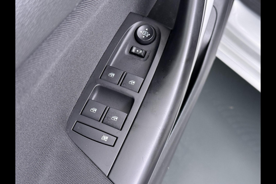 Opel Astra 1.4 Launch Elegance VAN € 18.900 ,- VOOR € 15.877,- UW LENTEVOORDEEL € 3.023,-! | AUTOMAAT | AGR STOELEN | CAMERA | STOEL- & STUURWIELVERWARMING | NAVIGATIE | GOED ONDERHOUDEN | AFNEEMBARE TREKHAAK | INCL. 12 MND BOVAG GARANTIE