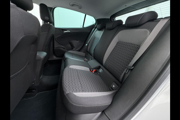 Opel Astra 1.4 Launch Elegance VAN € 18.900 ,- VOOR € 15.877,- UW LENTEVOORDEEL € 3.023,-! | AUTOMAAT | AGR STOELEN | CAMERA | STOEL- & STUURWIELVERWARMING | NAVIGATIE | GOED ONDERHOUDEN | AFNEEMBARE TREKHAAK | INCL. 12 MND BOVAG GARANTIE