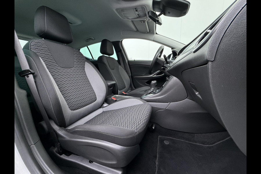 Opel Astra 1.4 Launch Elegance VAN € 18.900 ,- VOOR € 15.877,- UW LENTEVOORDEEL € 3.023,-! | AUTOMAAT | AGR STOELEN | CAMERA | STOEL- & STUURWIELVERWARMING | NAVIGATIE | GOED ONDERHOUDEN | AFNEEMBARE TREKHAAK | INCL. 12 MND BOVAG GARANTIE