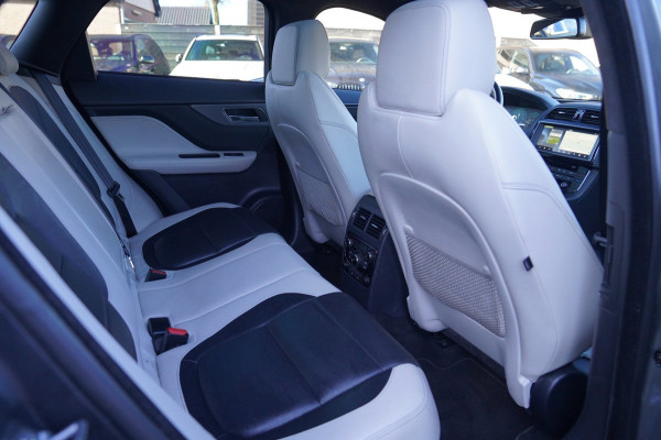 Jaguar F-Pace 3.0 S/C S AWD 35t | Panorama | Meridian | Achterbankverwarming | Carplay | Stuurwielverwarming