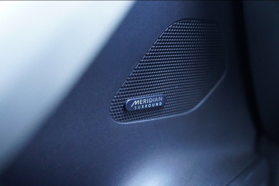 Jaguar F-Pace 3.0 S/C S AWD 35t | Panorama | Meridian | Achterbankverwarming | Carplay | Stuurwielverwarming