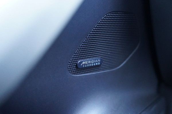 Jaguar F-Pace 3.0 S/C S AWD 35t | Panorama | Meridian | Achterbankverwarming | Carplay | Stuurwielverwarming