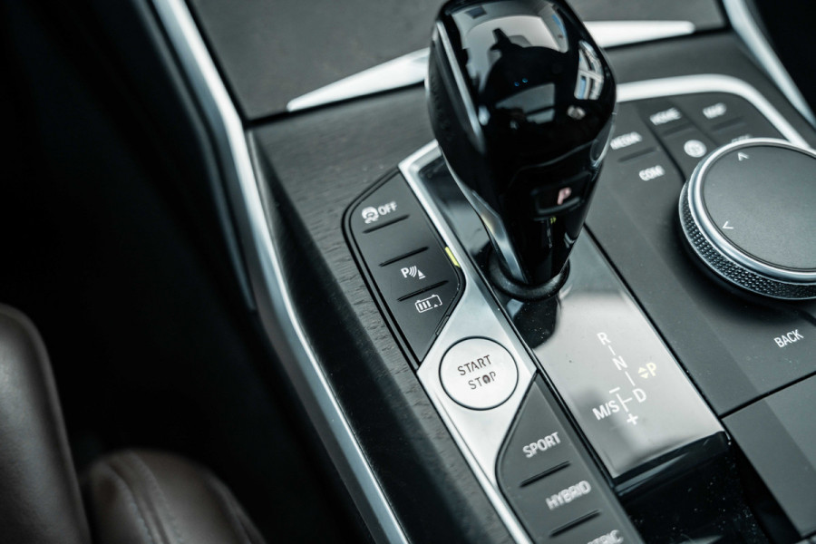 BMW 3 Serie Touring 320e Business Edition Plus | M sport | Pano | HUD | Leder