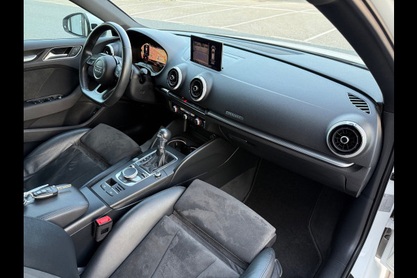Audi A3 Sportback 40 e-tron Sport 204PK S18/LED/CAM/NAV/LEER