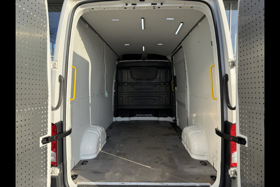 Volkswagen Crafter 35 2.0 TDI 177PK L3H3 | 1e Eig | Dealer OH | Carplay | Navi | Adapt. Cruisec. | PDC