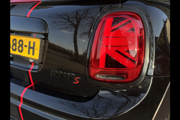 MINI Cabrio 2.0 Cooper S Chili Serious Business - JCW - Stoelverwarming - Harman & Kardon -