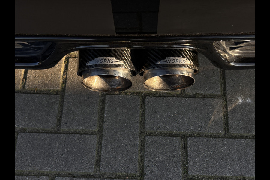 MINI Cabrio 2.0 Cooper S Chili Serious Business - JCW - Stoelverwarming - Harman & Kardon -