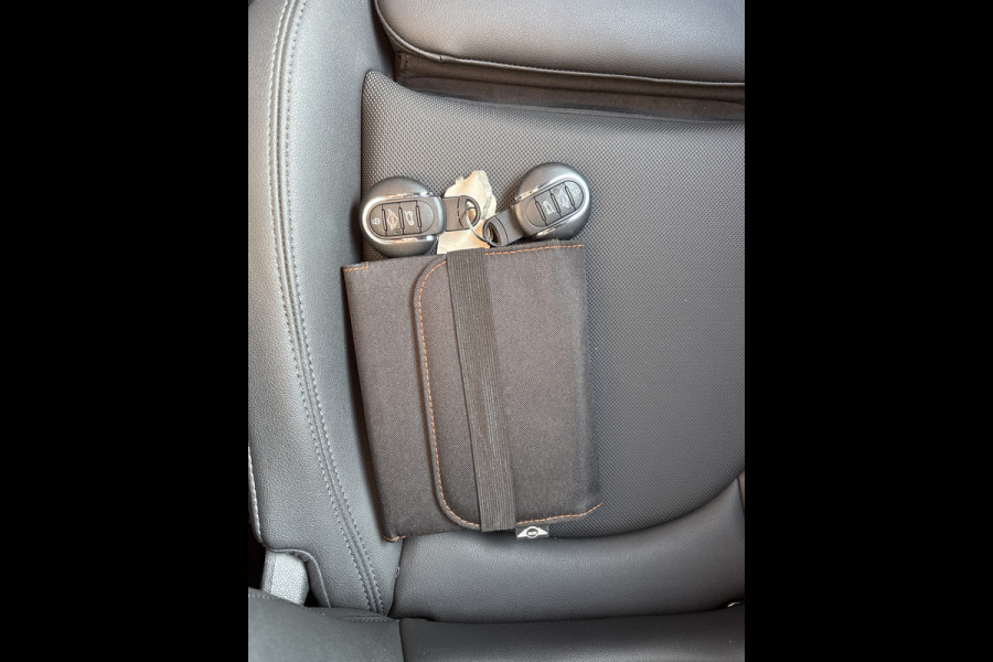 MINI Countryman 1.5 Cooper Classic Business Edition - Stoelverwarming - Navigatie -