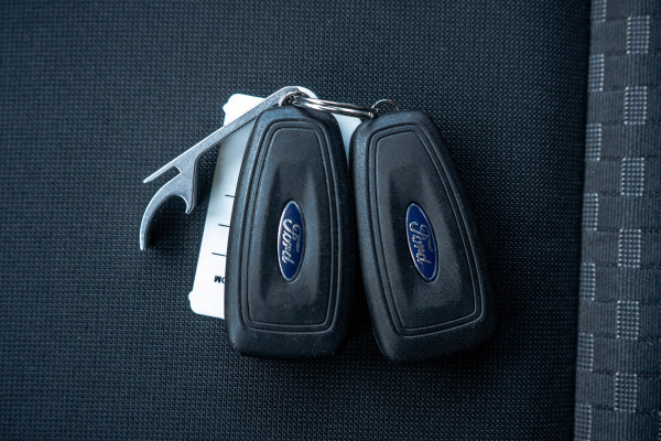 Ford Transit Custom L2H1 | 130pk | Automaat | LED | Camera | Stoelverw. | Cruise | Airco