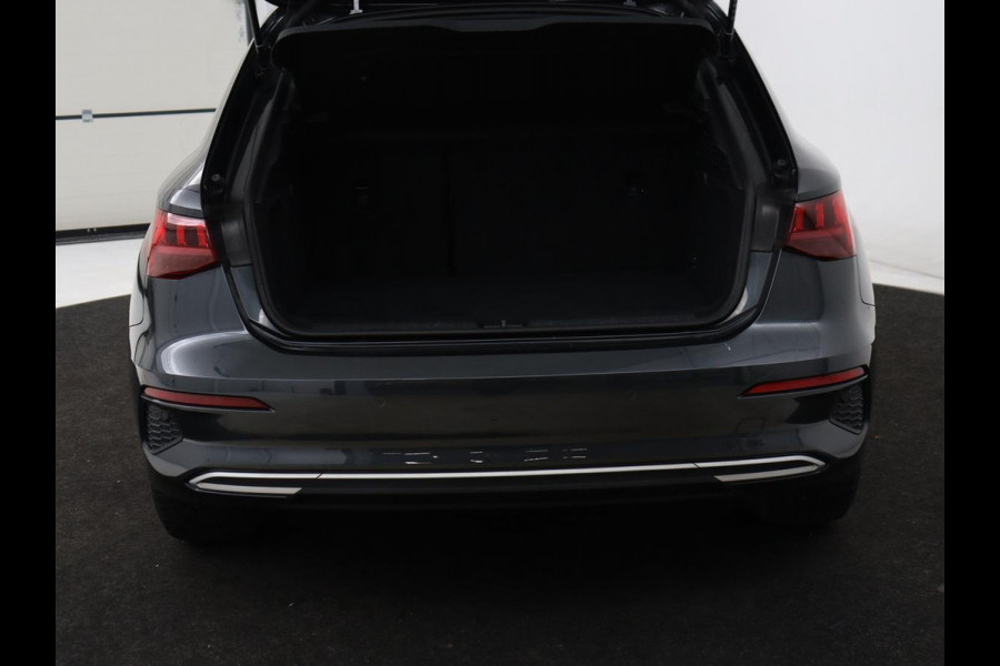 Audi A3 30 TFSI Advanced edition | Sportstoelen | Carplay | Virtual Cockpit | Park Assist | Full LED | Navigatie | Climate control | Bluetooth | 17'' | Cruise control