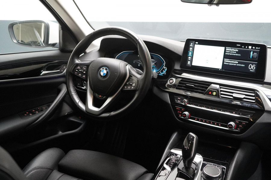 BMW 5 Serie Touring 530e Business Edition Plus | Harman Kardon | SoH 94% | Head Up | Trekhaak | Adaptive cruise | Sportstoelen | Blind spot | Stuurverwarming