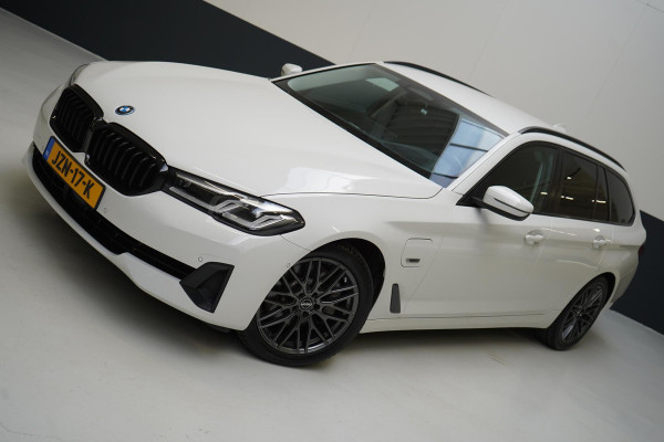 BMW 5 Serie Touring 530e Business Edition Plus | Harman Kardon | SoH 94% | Head Up | Trekhaak | Adaptive cruise | Sportstoelen | Blind spot | Stuurverwarming