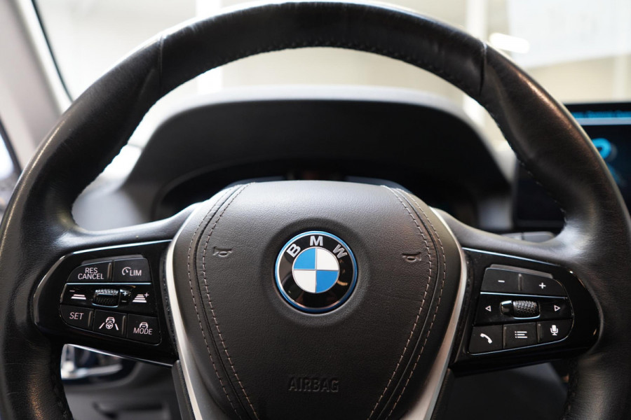 BMW 5 Serie Touring 530e Business Edition Plus | Harman Kardon | SoH 94% | Head Up | Trekhaak | Adaptive cruise | Sportstoelen | Blind spot | Stuurverwarming