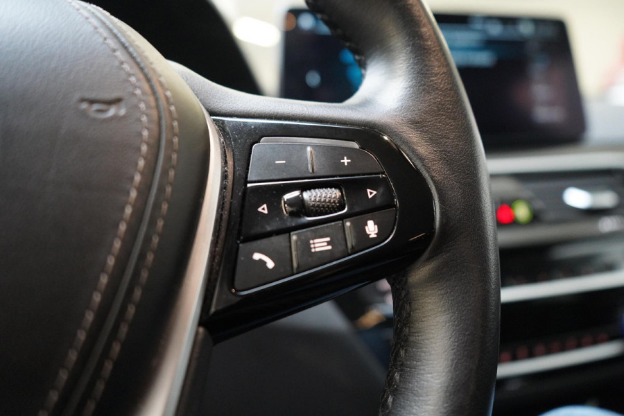 BMW 5 Serie Touring 530e Business Edition Plus | Harman Kardon | SoH 94% | Head Up | Trekhaak | Adaptive cruise | Sportstoelen | Blind spot | Stuurverwarming