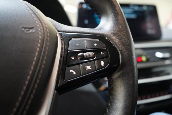 BMW 5 Serie Touring 530e Business Edition Plus | Harman Kardon | SoH 94% | Head Up | Trekhaak | Adaptive cruise | Sportstoelen | Blind spot | Stuurverwarming