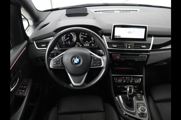 BMW 2 Serie Gran Tourer 218i 7 Persoons Executive | Sport Line | 1e eigenaar | Stoelverwarming | Head-Up | Trekhaak | Sportstoelen | Half leder | Navigatie | Climate control | Parkeerhulp | Cruise control