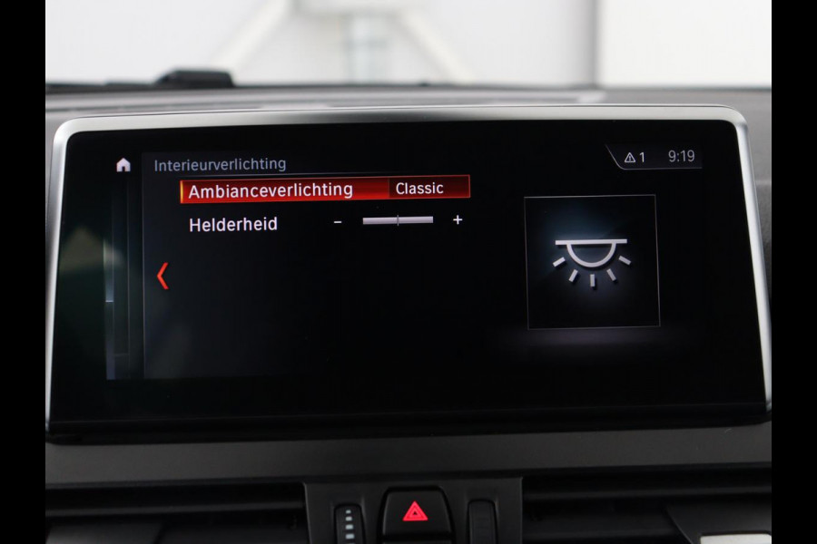 BMW 2 Serie Gran Tourer 218i 7 Persoons Executive | Sport Line | 1e eigenaar | Stoelverwarming | Head-Up | Trekhaak | Sportstoelen | Half leder | Navigatie | Climate control | Parkeerhulp | Cruise control