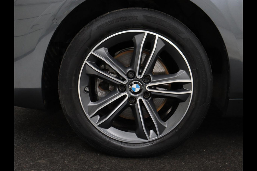 BMW 2 Serie Gran Tourer 218i 7 Persoons Executive | Sport Line | 1e eigenaar | Stoelverwarming | Head-Up | Trekhaak | Sportstoelen | Half leder | Navigatie | Climate control | Parkeerhulp | Cruise control