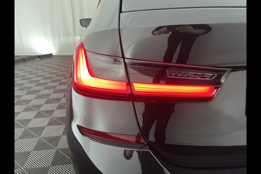 BMW 3 Serie Touring 330e eDrive M-Sportpack Edition (Plug-In) (INCL-BTW) *PANO | LEATHER | HEAD-UP | ADAPTIVE-CRUISE | FULL-LED | KEYLESS | DIGI-COCKPIT | HEATED-SPORTSEATS | CAMERA | HIFI-SOUND | PRIVACYGLASS | DAB+ | SHIFTPADDLES | NAVI-FULLMAP | 19"A