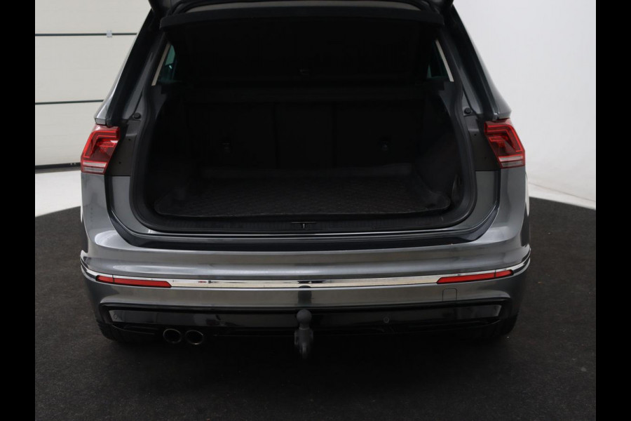 Volkswagen Tiguan 1.4 TSI R Line | Panoramadak | Stoelverwarming | Trekhaak | Adaptive cruise | Virtual Cockpit | Dynaudio | Massage | Camera | Navigatie | LED Plus | Keyless | 20'' | Park Assist