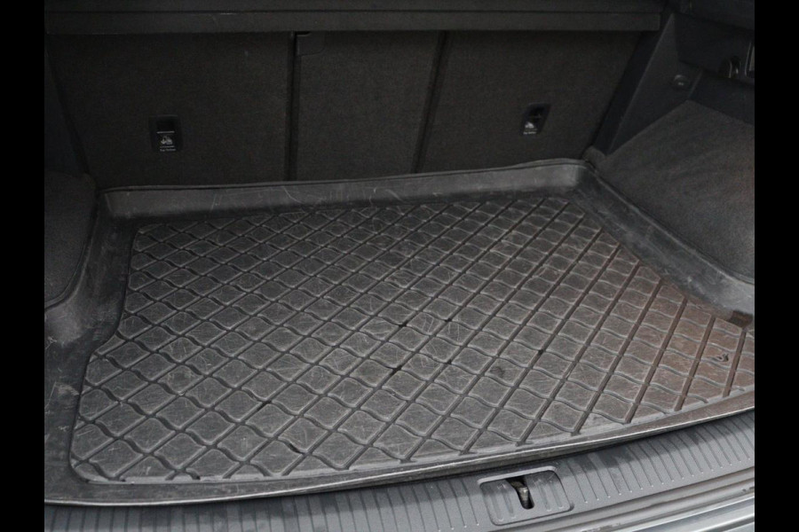 Volkswagen Tiguan 1.4 TSI R Line | Panoramadak | Stoelverwarming | Trekhaak | Adaptive cruise | Virtual Cockpit | Dynaudio | Massage | Camera | Navigatie | LED Plus | Keyless | 20'' | Park Assist