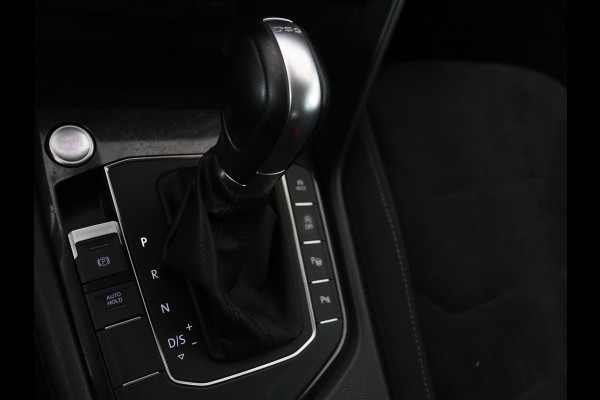 Volkswagen Tiguan 1.4 TSI R Line | Panoramadak | Stoelverwarming | Trekhaak | Adaptive cruise | Virtual Cockpit | Dynaudio | Massage | Camera | Navigatie | LED Plus | Keyless | 20'' | Park Assist