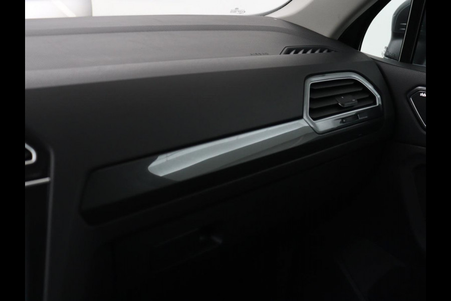 Volkswagen Tiguan 1.4 TSI R Line | Panoramadak | Stoelverwarming | Trekhaak | Adaptive cruise | Virtual Cockpit | Dynaudio | Massage | Camera | Navigatie | LED Plus | Keyless | 20'' | Park Assist