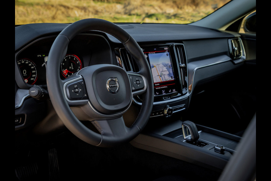 Volvo V60 2.0 B3 Momentum Advantage Automaat 1e Eigenaar