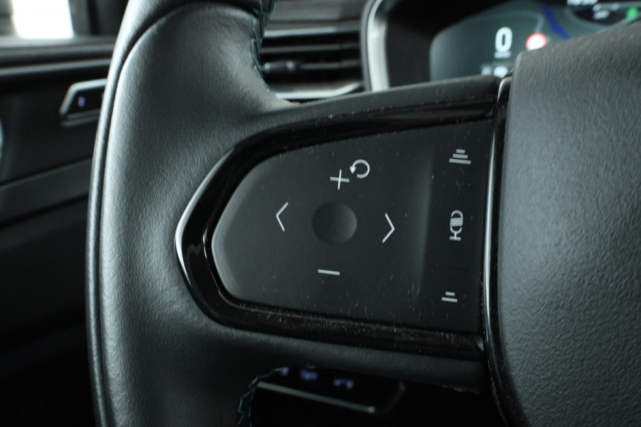 Lynk & Co 01 1.5 Full Black, Panorama Dak, Digital Dash