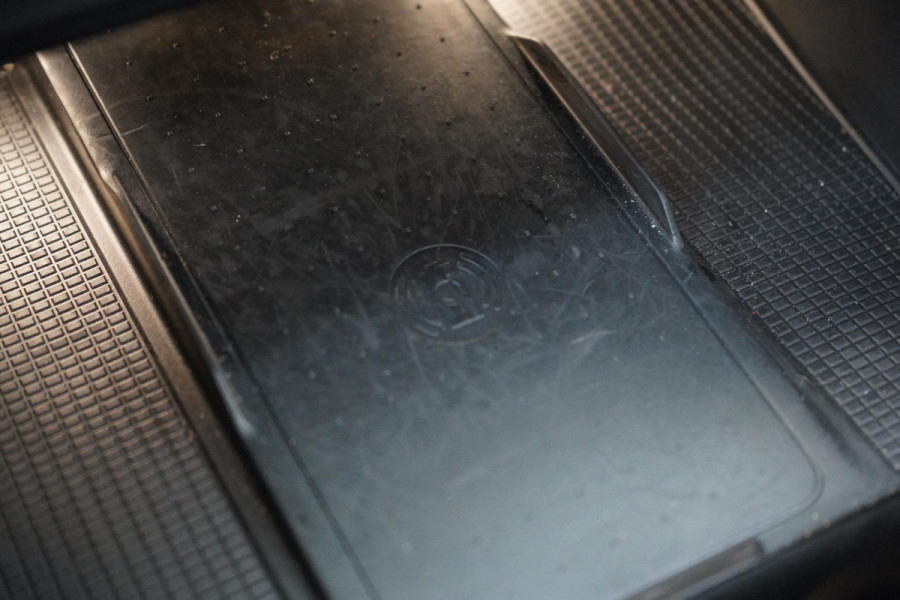 Volvo XC40 1.5 T4 Recharge R-Design | SoH 95% | Leder | Panoramadak | Trekhaak | Camera | Lm velgen