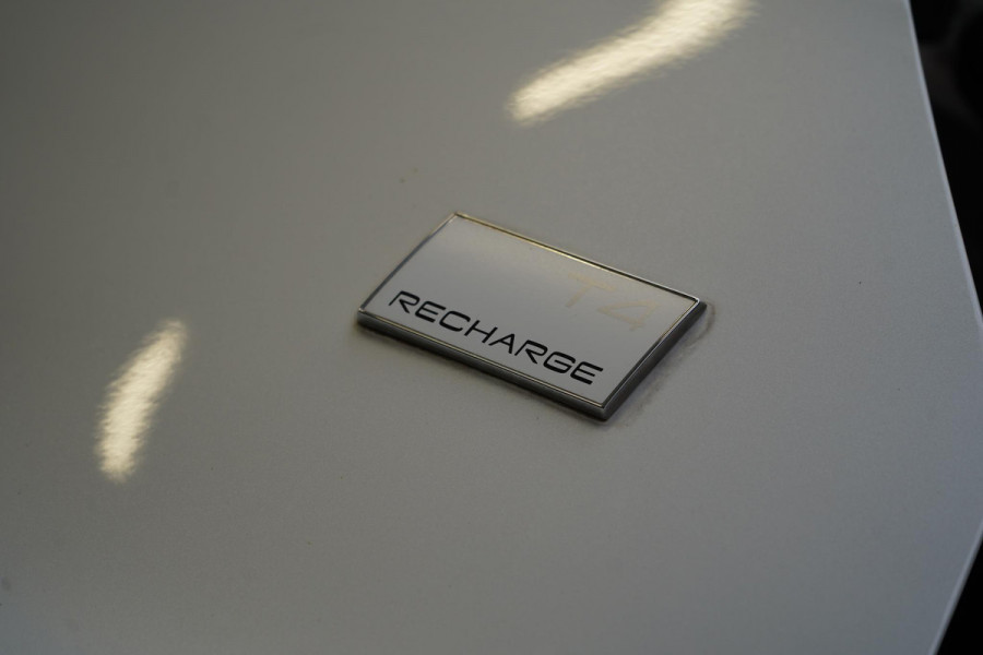 Volvo XC40 1.5 T4 Recharge R-Design | SoH 95% | Leder | Panoramadak | Trekhaak | Camera | Lm velgen