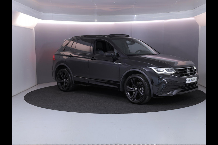 Volkswagen Tiguan 1.4 TSI eHybrid R-Line Business 245 PK PHEV | Navigatie | Panorama dak | Black Style | Assistentie pakket | Parkeer camera |