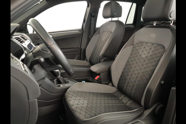 Volkswagen Tiguan 1.4 TSI eHybrid R-Line Business 245 PK PHEV | Navigatie | Panorama dak | Black Style | Assistentie pakket | Parkeer camera |