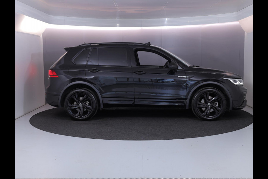 Volkswagen Tiguan 1.4 TSI eHybrid R-Line Business 245 PK PHEV | Navigatie | Panorama dak | Black Style | Assistentie pakket | Parkeer camera |