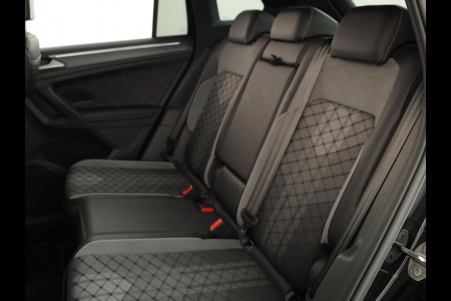 Volkswagen Tiguan 1.4 TSI eHybrid R-Line Business 245 PK PHEV | Navigatie | Panorama dak | Black Style | Assistentie pakket | Parkeer camera |