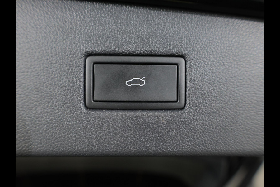 Volkswagen Tiguan 1.4 TSI eHybrid R-Line Business 245 PK PHEV | Navigatie | Panorama dak | Black Style | Assistentie pakket | Parkeer camera |