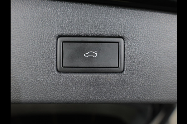 Volkswagen Tiguan 1.4 TSI eHybrid R-Line Business 245 PK PHEV | Navigatie | Panorama dak | Black Style | Assistentie pakket | Parkeer camera |