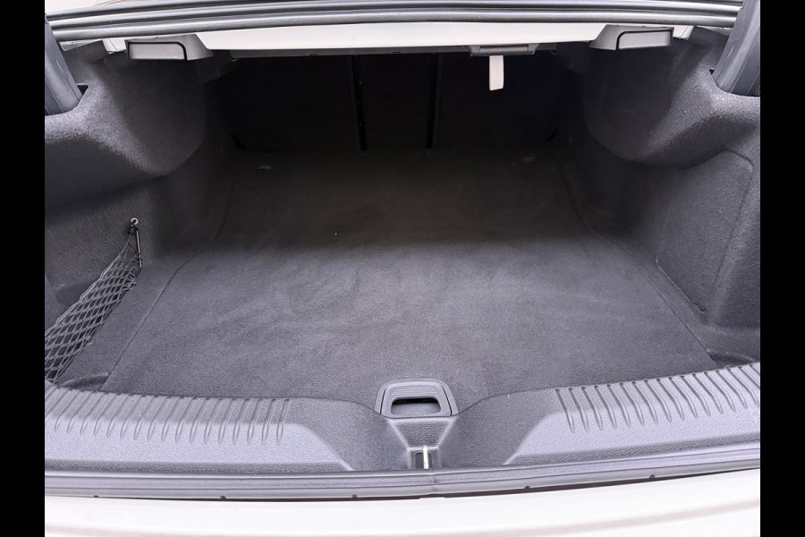 Mercedes-Benz CLS-Klasse 450 4Matic AMG // Burmester // 360 Camera // Sunroof // Trekhaak // 20 inch // Designo White // Distronic