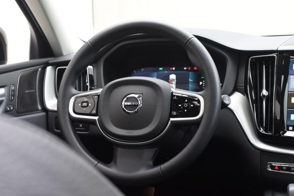 Volvo XC60 T6 350PK Automaat Plug-in Hybrid AWD Ultra Dark / Navigatie / Luchtvering / 360 Camera / Adaptieve Cruise Control / Stuurverwarming / Stoelverwarming v+a / Elektr. Achterklep / Schuifdak / Trekhaak
