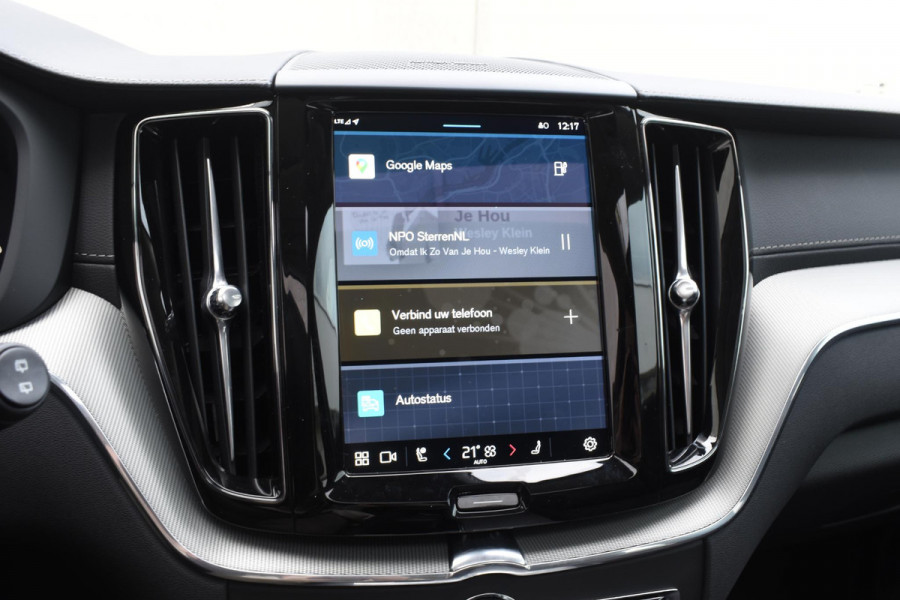 Volvo XC60 T6 350PK Automaat Plug-in Hybrid AWD Ultra Dark / Navigatie / Luchtvering / 360 Camera / Adaptieve Cruise Control / Stuurverwarming / Stoelverwarming v+a / Elektr. Achterklep / Schuifdak / Trekhaak