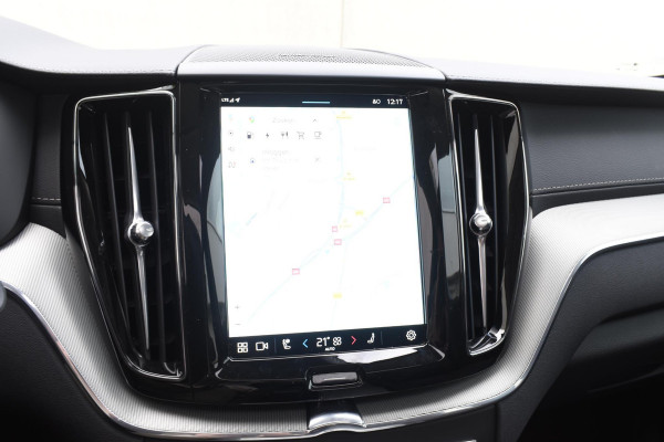 Volvo XC60 T6 350PK Automaat Plug-in Hybrid AWD Ultra Dark / Navigatie / Luchtvering / 360 Camera / Adaptieve Cruise Control / Stuurverwarming / Stoelverwarming v+a / Elektr. Achterklep / Schuifdak / Trekhaak