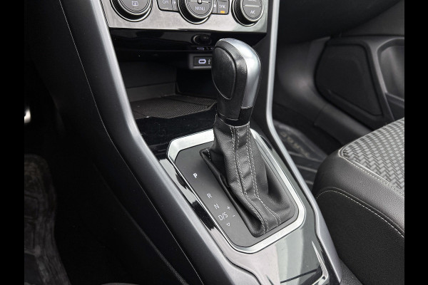 Volkswagen T-Roc Cabrio 1.5 TSI R-Line(Goed OndH, Navi, Trekhaak, StoelV, Parkeersensor V+A, Carplay, Etc)