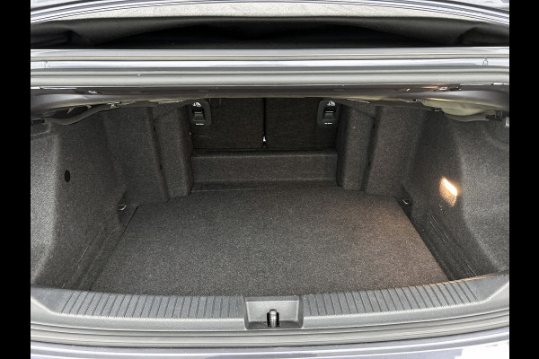 Volkswagen T-Roc Cabrio 1.5 TSI R-Line(Goed OndH, Navi, Trekhaak, StoelV, Parkeersensor V+A, Carplay, Etc)