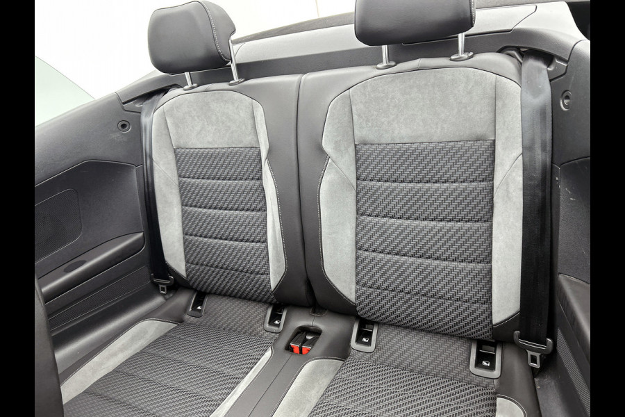 Volkswagen T-Roc Cabrio 1.5 TSI R-Line(Goed OndH, Navi, Trekhaak, StoelV, Parkeersensor V+A, Carplay, Etc)