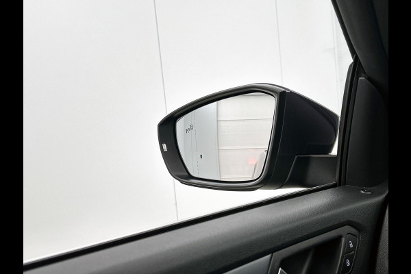 Volkswagen T-Roc Cabrio 1.5 TSI R-Line(Goed OndH, Navi, Trekhaak, StoelV, Parkeersensor V+A, Carplay, Etc)